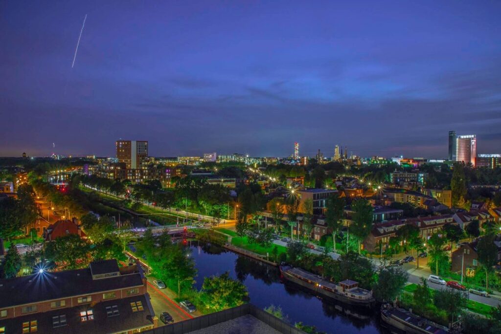 De Gemeente Tilburg bij nacht
